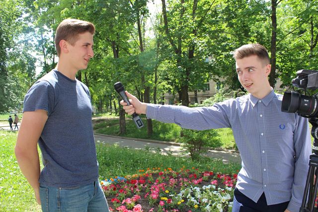 Одинацятикласники пробують себе в ролі оператра та репортера